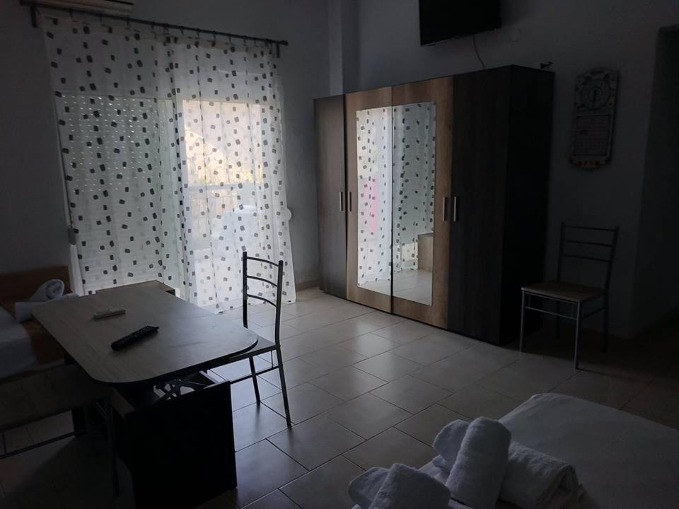 Aquarius Hotel Fourka Zewnętrze zdjęcie